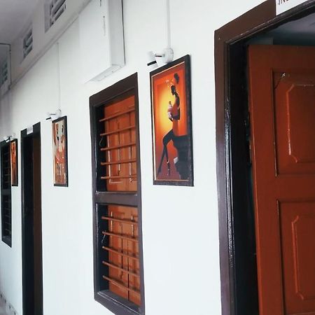 Bhuban Heritage Inn Пури Экстерьер фото